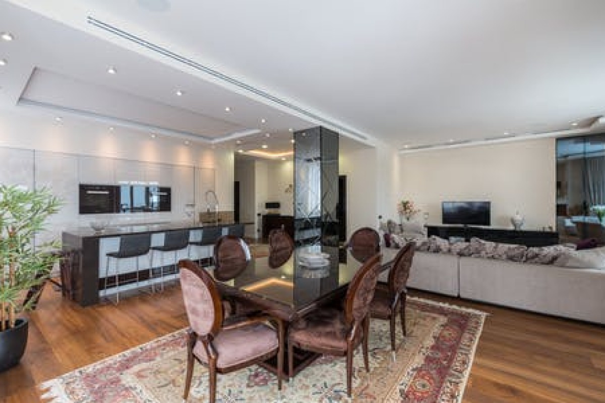 دوبلكس 430 متر ، نصف تشطيب ، ارضى منخفض ٢٢٠ م ، ارضى ٢١٠ متر ، حديقه ١٦٠ متر فى الحى الخامس