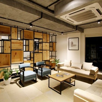 شقة 200 متر نصف تشطيب ثاني بلكونه في الحى السابع